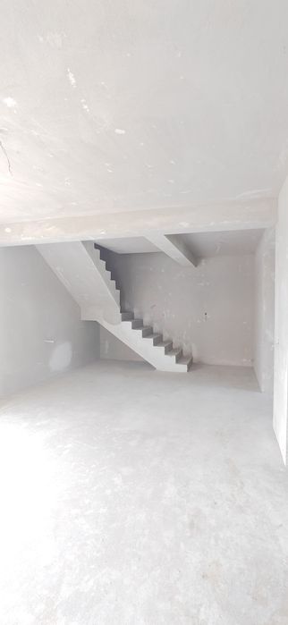 Casă nouă de vânzare