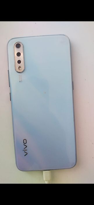 Продам сот телефон виво 17 ноте
