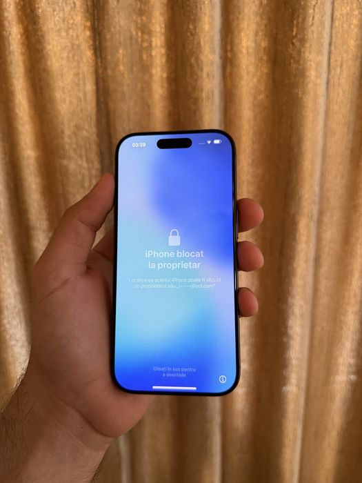 Vand iPhone 17 PRO albastru Deep Blue