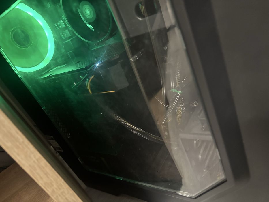 Vand Pc Gaming Myria. Gtx 1660 super. 32 gb de ram ddr 4 corsair.