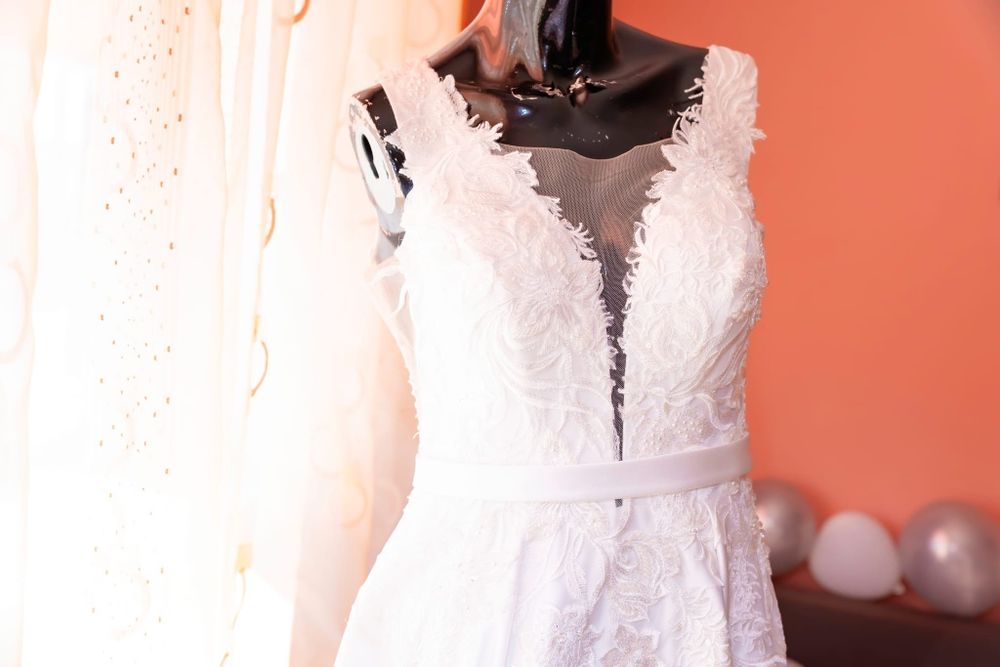 Vand Rochie Mireasa