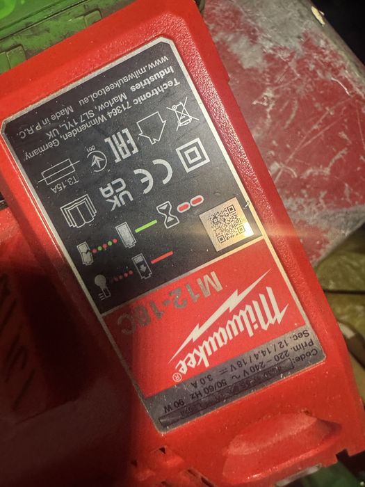 Milwaukee baterii 5ah , incarcator