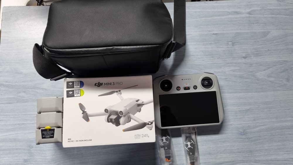 DJI Mini 3 Pro SIGILATA 3 baterii, consola, elice, gata de zbor