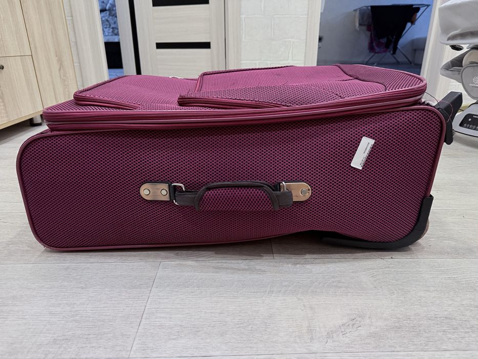 Чемодан дорожный