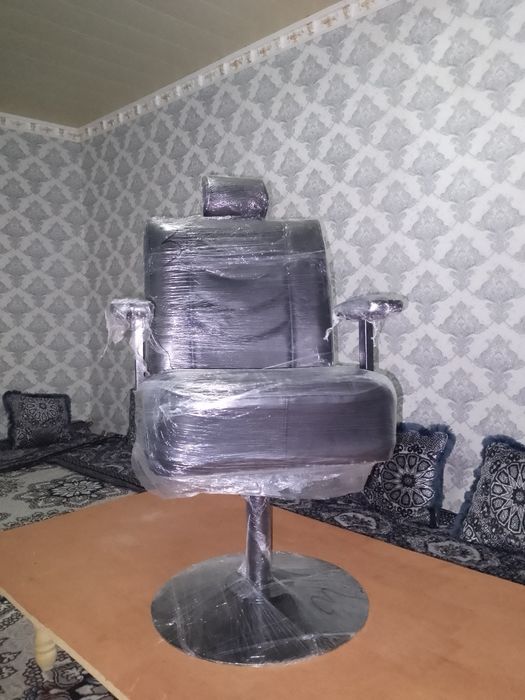 Ishlatilmagan yangi sartaroshlar va salon uchun  kreslo