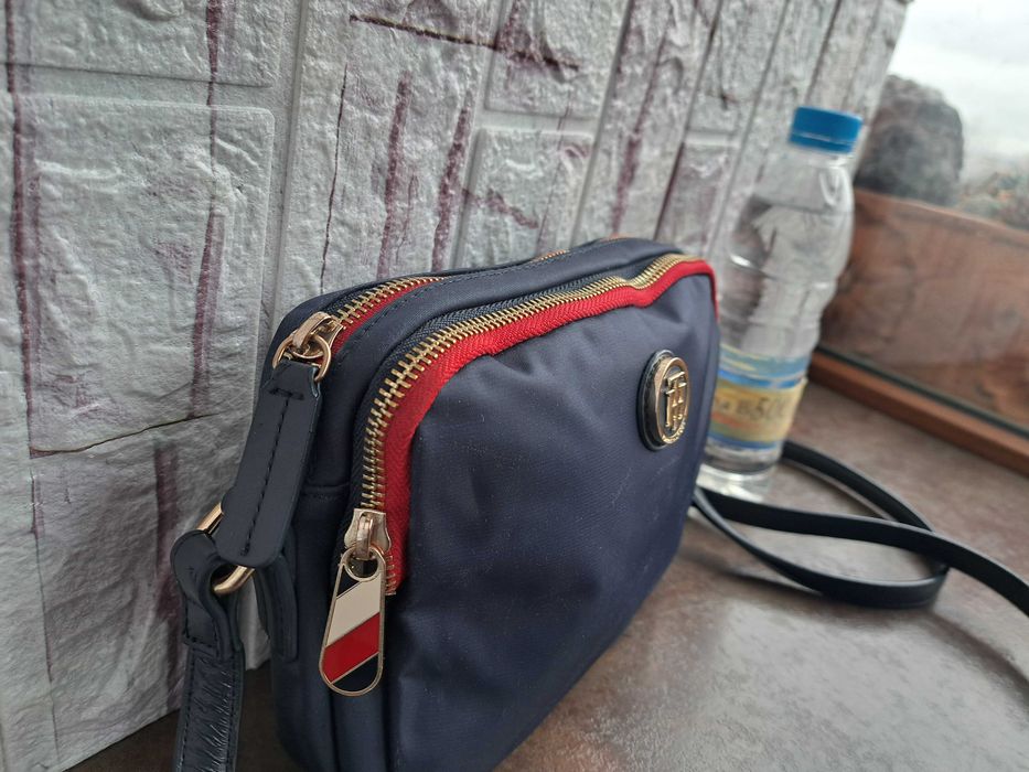 дамска чанта,Tommy Hilfiger,малка синя чантичка