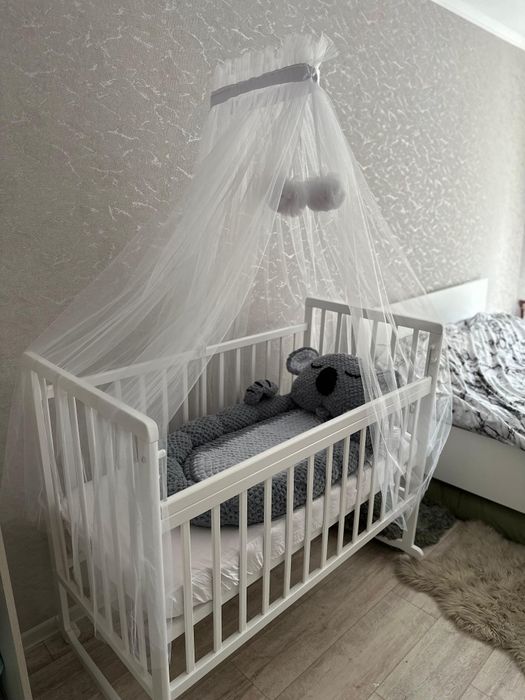 Детская кроватка с матрасом