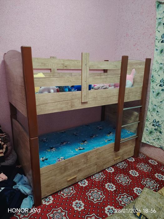 Bolalar yotoq kravati sotiladi