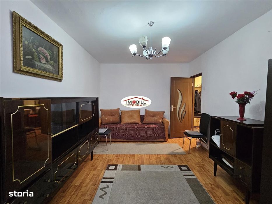 Apartament 3 camere decomandat cu pivnita de vanzare in Vasile Aaron