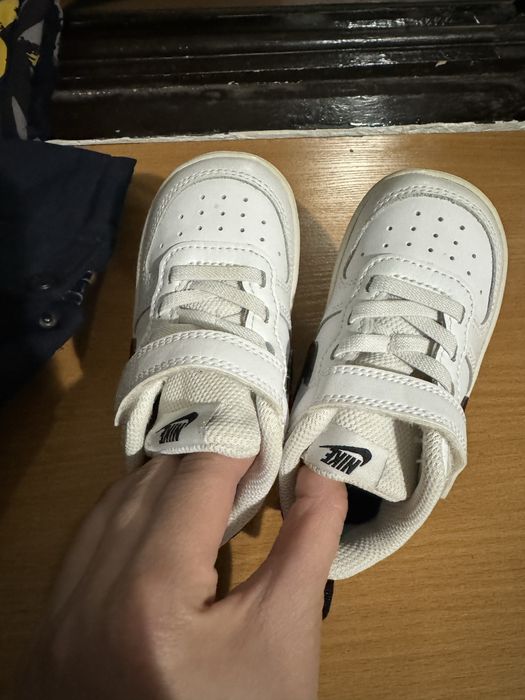 Продам детские кроссовки nike