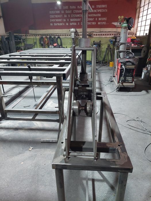 Машина за огъване на профилни тръби