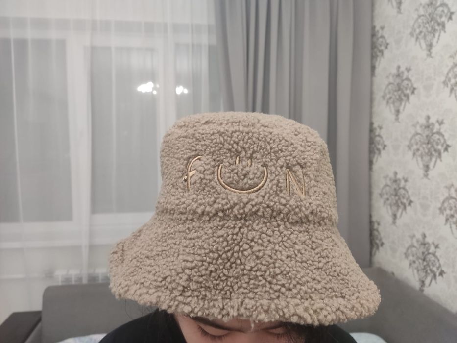 Головной убор,двух стороны.