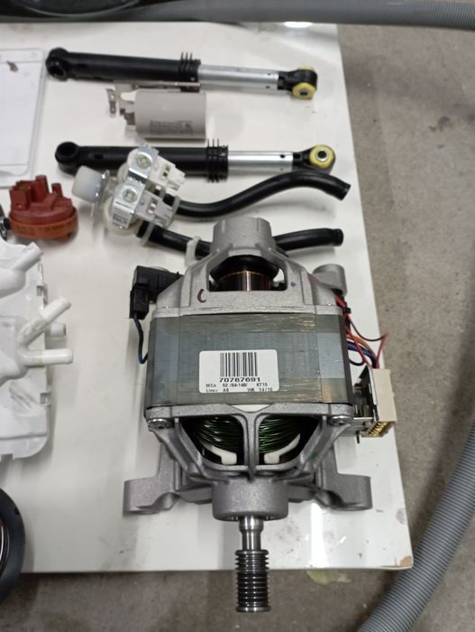 Продавам пералня gorenje на части