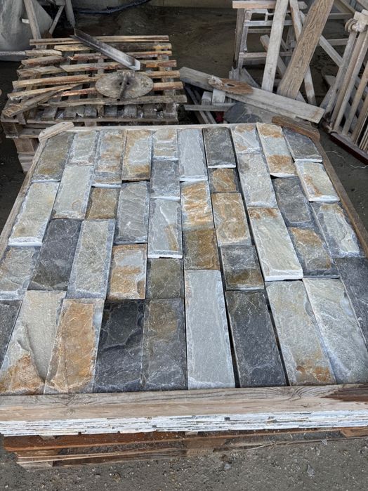 Естествен оформен камък Волос 10см