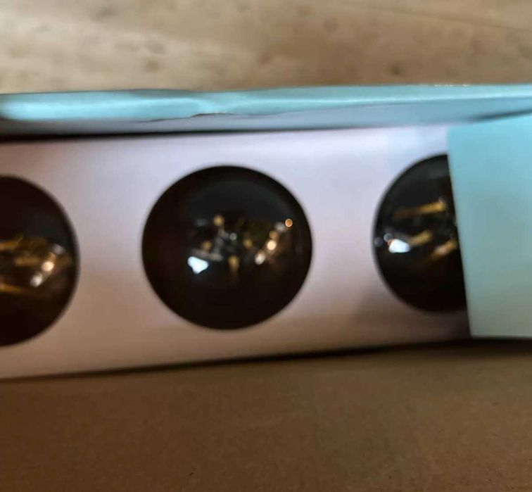 РАЗПРОДАЖБА НА Комплект 3 броя LED крушки Philips Е27