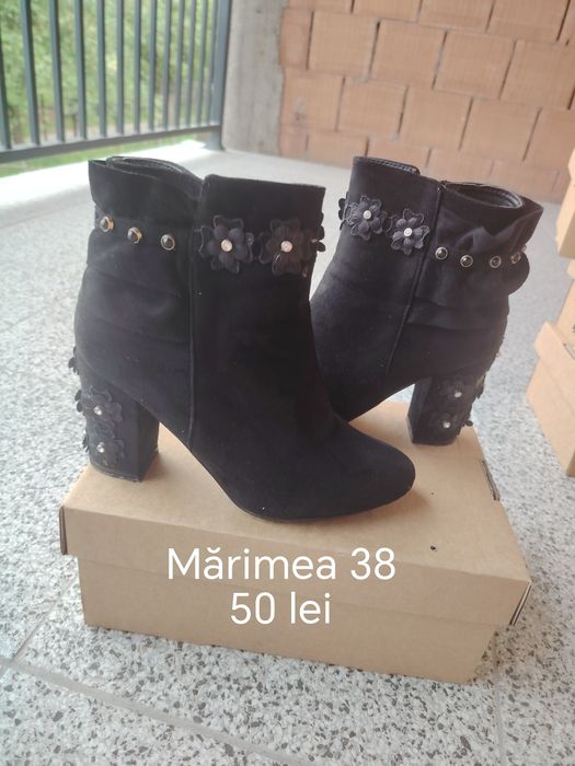 Vând botine cu toc!