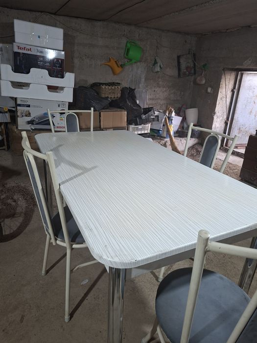 Продам стол и стулья