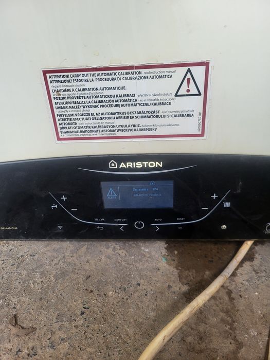 Vând centrală in stare foarte bună de funcționare  ariston