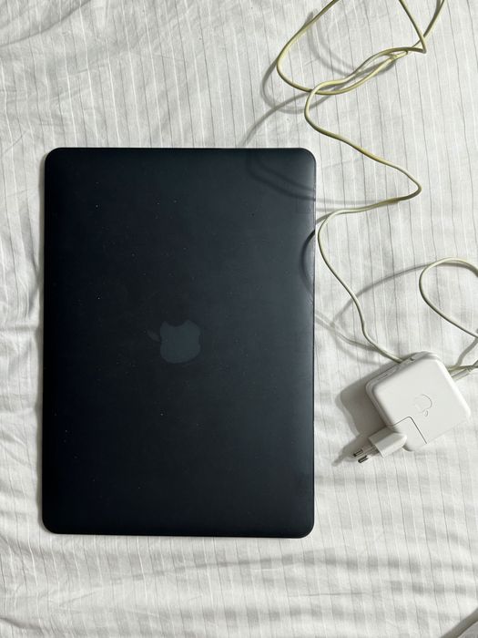MacBook Air 13 (2017) / 8 GB RAM