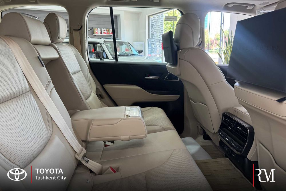 Toyota Land Cruiser 300 Luxury 5 местный