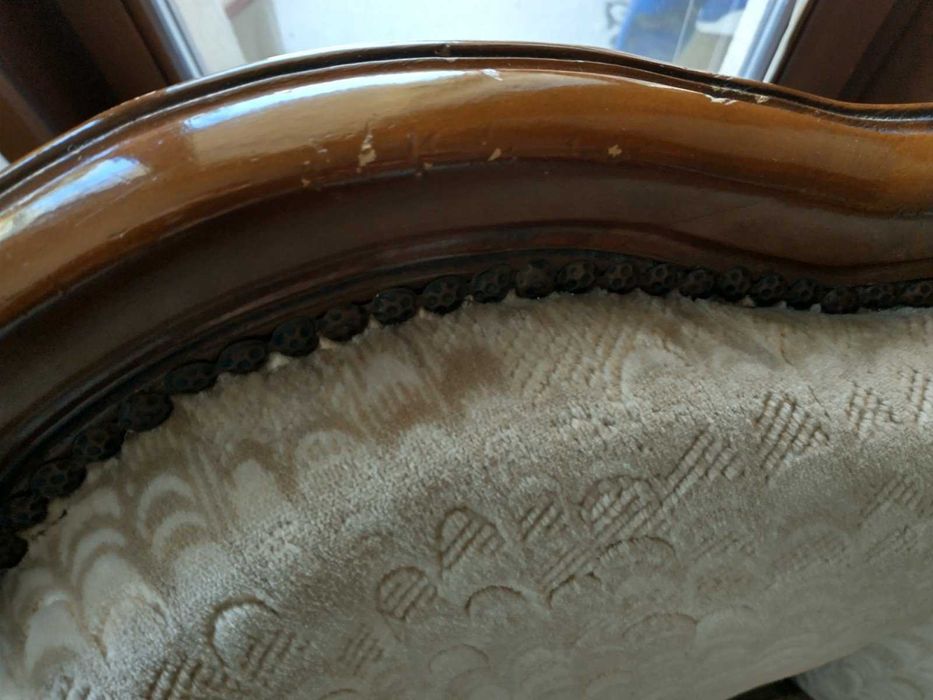 Старинно кресло с дърворезба с нова намалена цена 350 лв