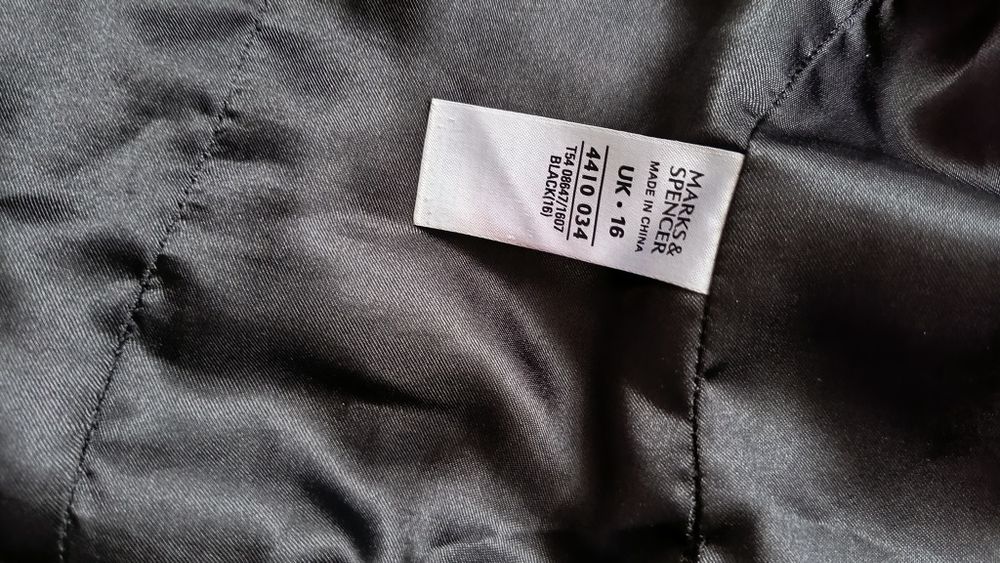 Geacă imitație blană, în stare foarte bună. Blana se comportă foarte b