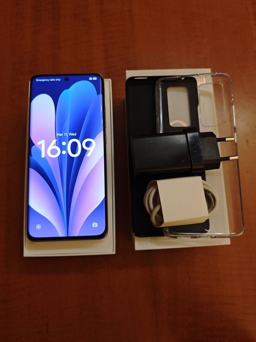 Перфектен Xiaomi 12 5G 8GB / 256 GB