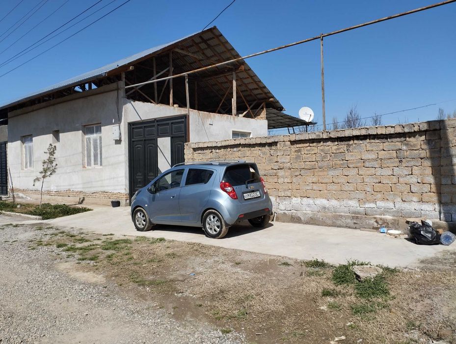 Янги Узбекистан енида сотих ер уйи билан. сотилади.