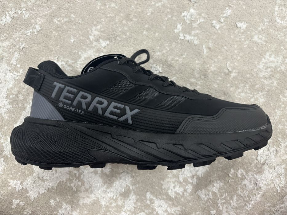 Кроссовки adidas