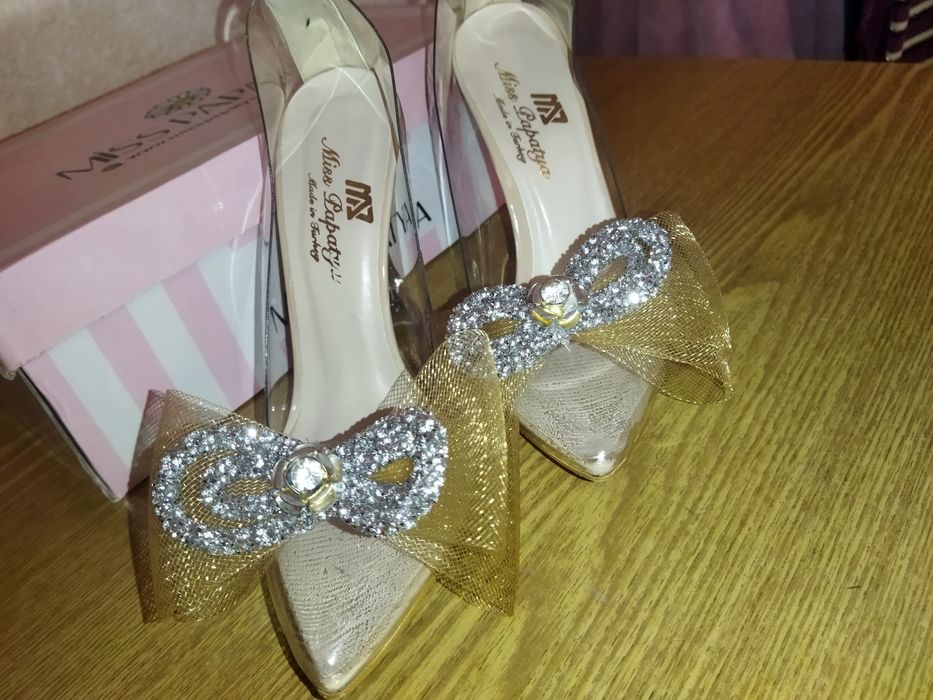 Туфли как у Золушки для свадьбы и корпоративых очень идеально подходит