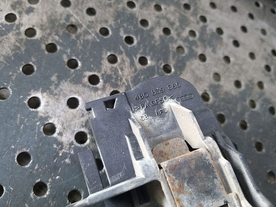 Maner usa dreapta fata audi a3 8l 4b0839885