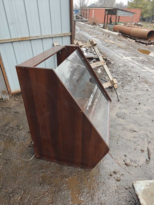 Торговая стеклянная витрина / прилавок