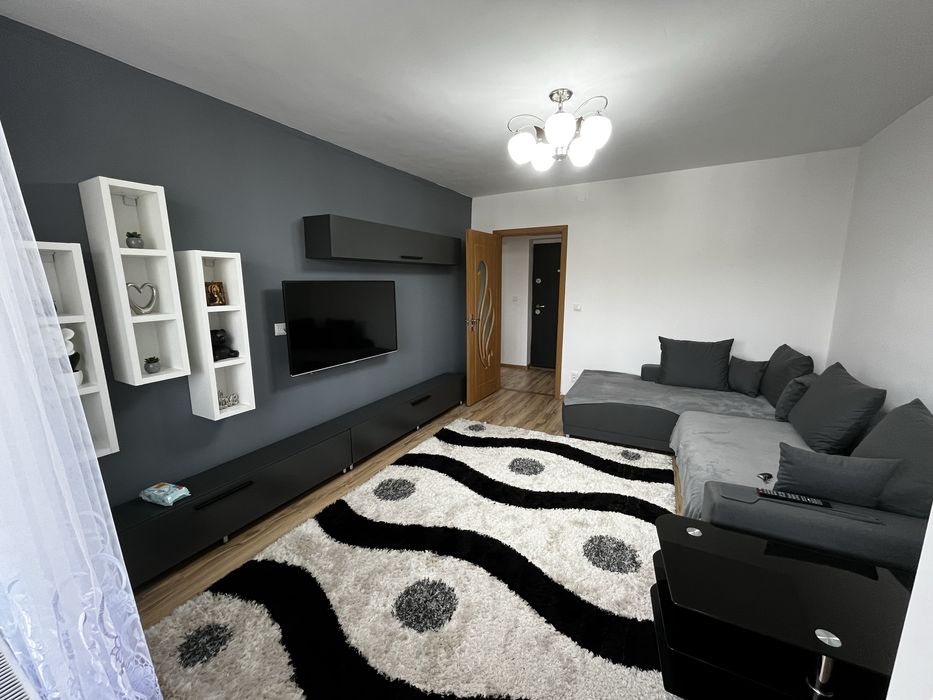 Inchiriez apartament