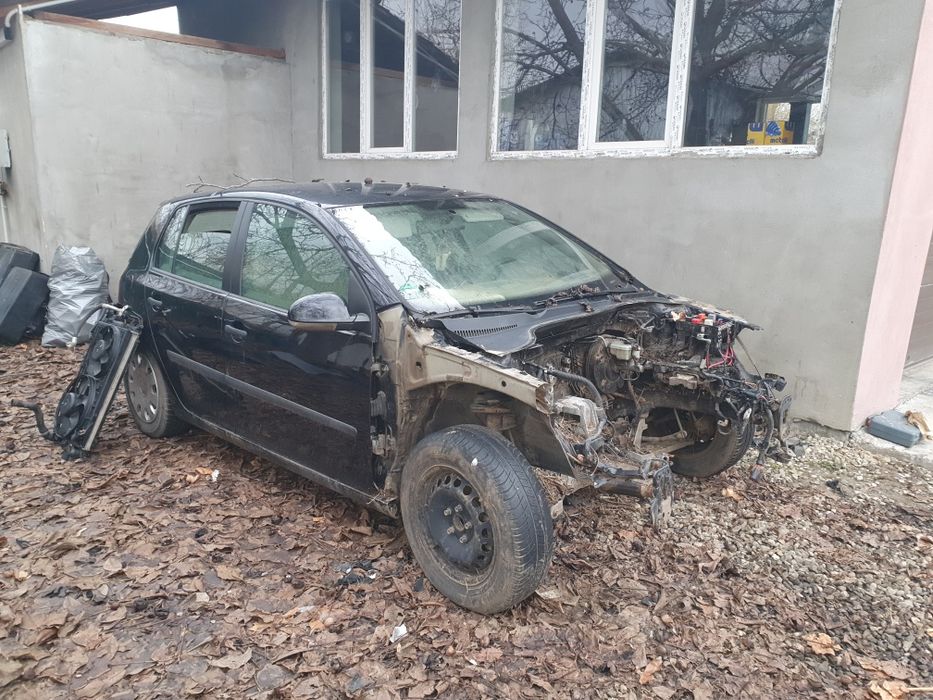 Dezmembrez Golf 5 1.9 si 1.4