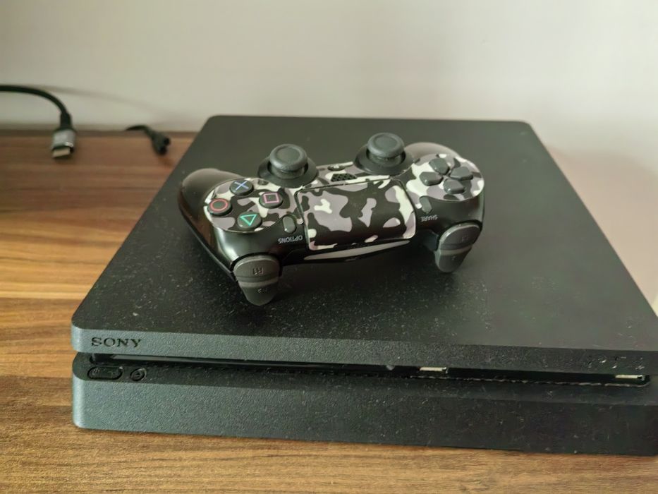 Playstation 4 slim