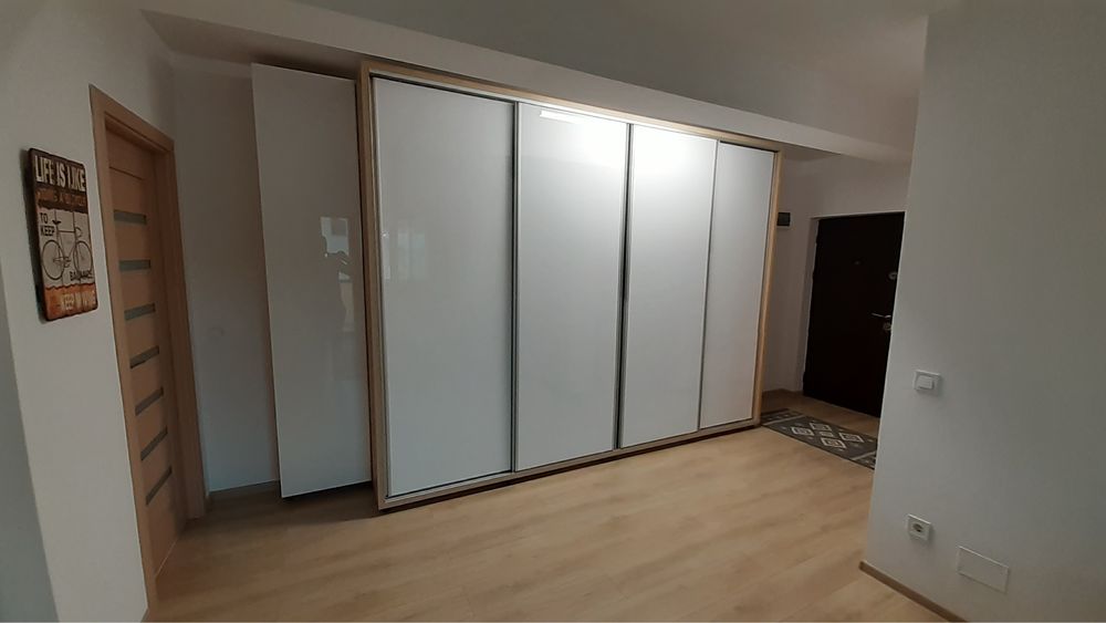 Inchiriez apartament cu 2 camere, bloc nou, zona Trivale 3, loc de  parcare inclus