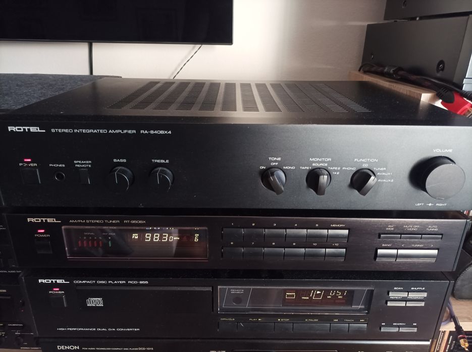 Продавам hi-fi сет усилвател, СД преар и тунер Rotel