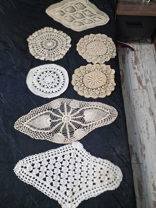 Карета,  покривки за маси и легла