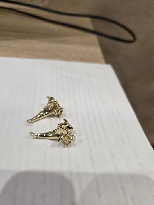 Продам серьги золотистые