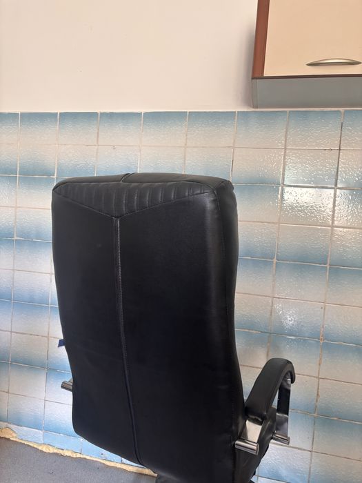 Кожаное кресло офисное натуральное