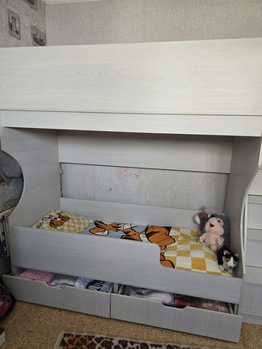 Продам двухъярусную кровать