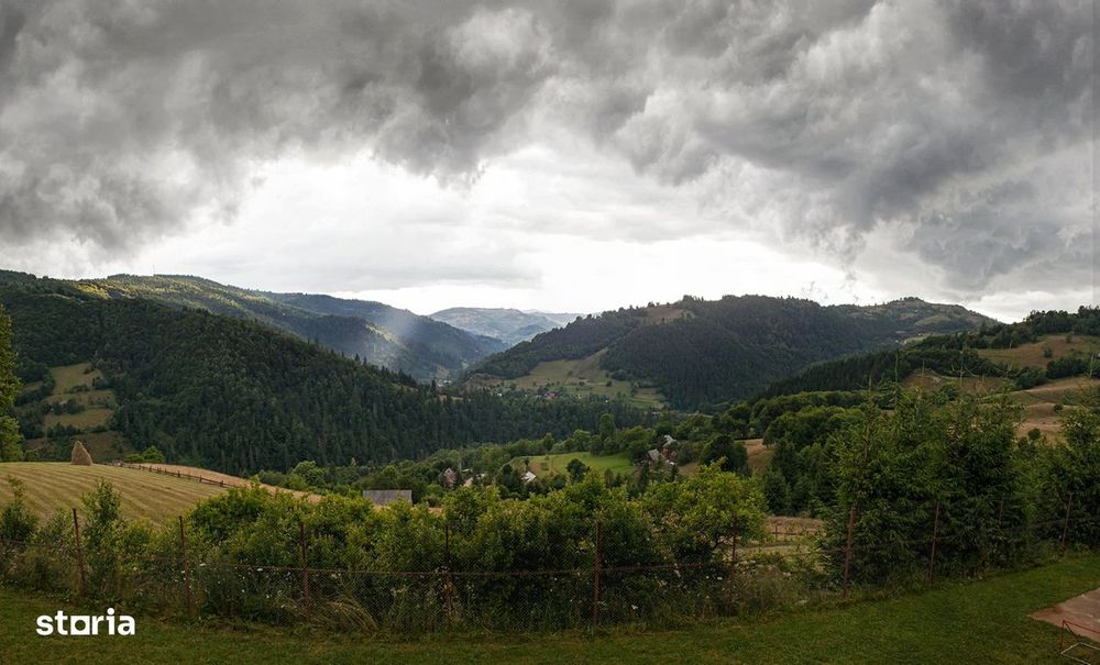 Complex turistic în Munții Apuseni–3 clădiri, 10 camere, teren 3740 mp