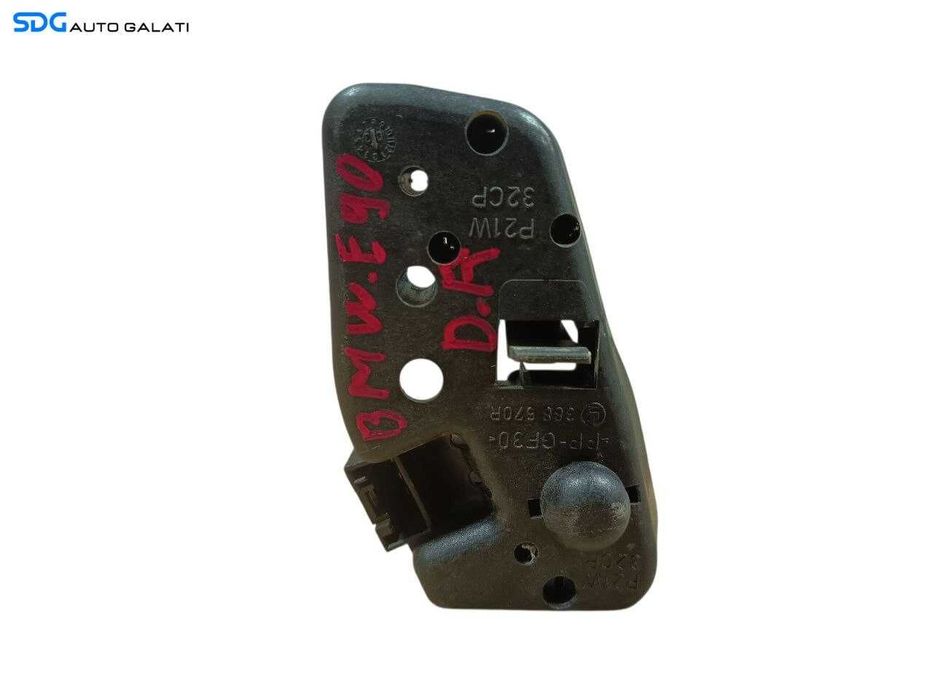 Soclu Suport Bec Becuri de la Stop Lampa Tripla Dreapta de pe Capota Portbagaj BMW Seria 3 E46 1997 - 2005 Cod 6907938 [LS0202]