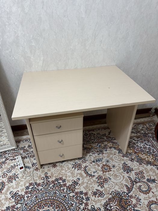 Стол письменный