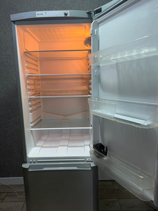 Холодильник Indesit