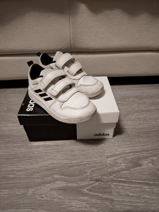 Детски Обувки Adidas Tensaur, номер 26