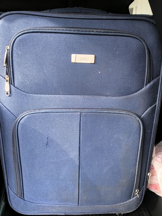 Продам два чемодана