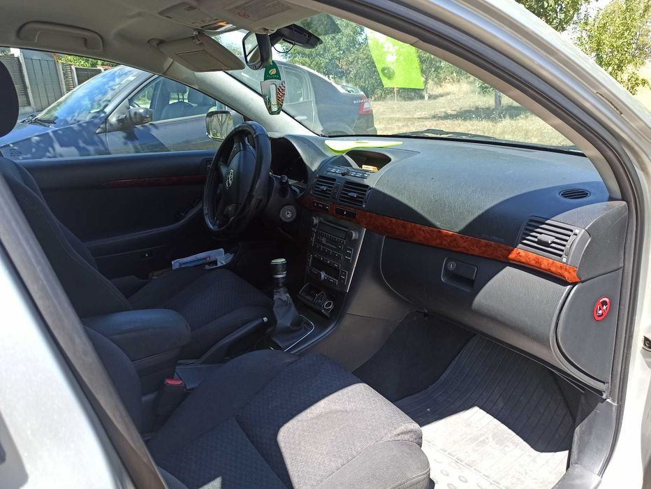 Toyota Avensis T25 - 2.2 diesel
