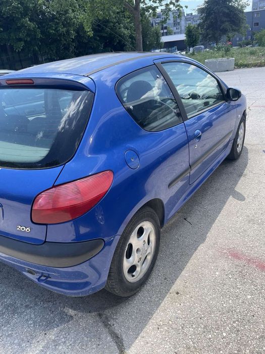 Продавам  Пежо 206