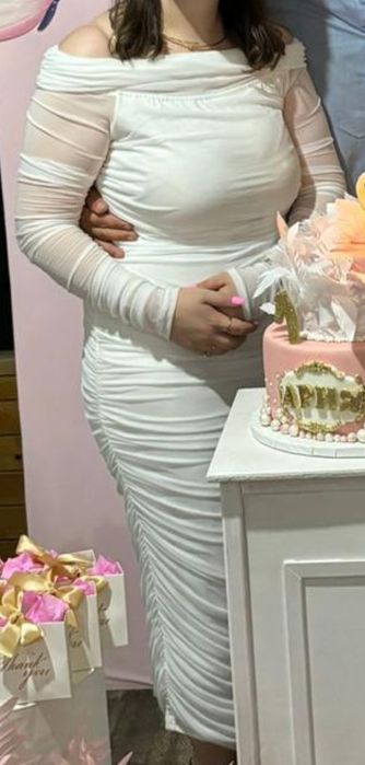 Бяла мрежеста рокля с дълъги ръкави